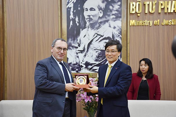 Thứ trưởng Nguyễn Khánh Ngọc tiếp xã giao đại diện Liên minh châu Âu