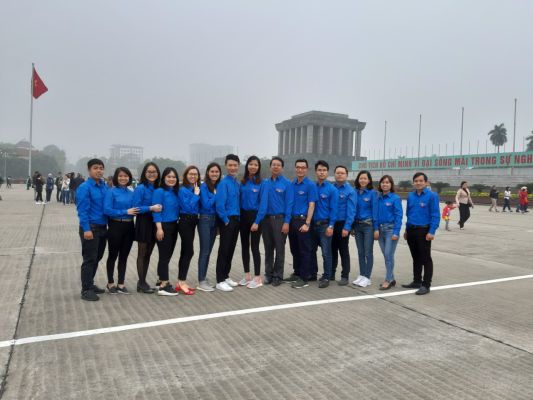 Chi đoàn Viện Khoa học pháp lý tổ chức thăm Lăng Chủ tịch Hồ Chí Minh