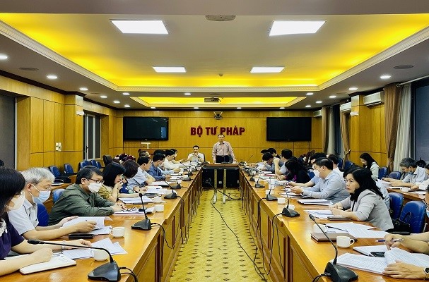 Khẩn trương triển khai thực hiện Quyết định số 2114/QĐ-TTg ngày 16/12/2021 của Thủ tướng Chính phủ ban hành Kế hoạch thực hiện Kết luận số 19-KL/TW của Bộ Chính trị và Đề án định hướng Chương trình xây dựng pháp luật nhiệm kỳ Quốc hội khóa XV