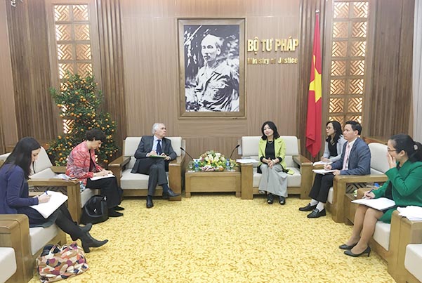 Bộ Tư pháp tiếp đại diện Hội đồng công chứng tối cao Pháp