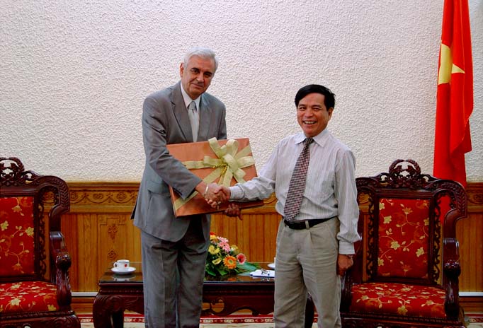 Deputy Chief of Mission at Bulgarian Embassy to Vietnam said farewell to Standing Deputy Minister Hoang The Lien