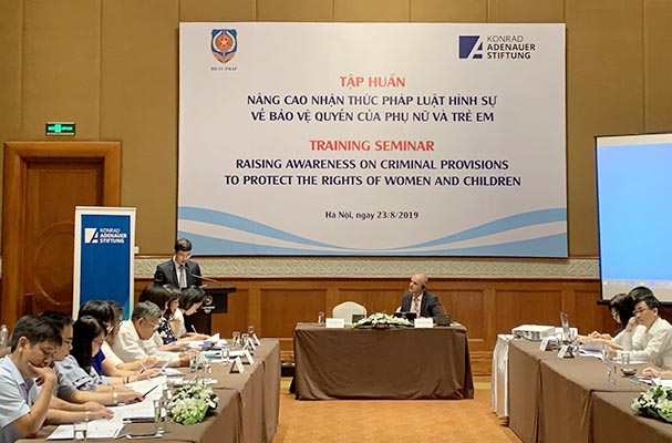 Cần tăng cường bảo vệ quyền con người, quyền công dân, đặc biệt là quyền của phụ nữ và trẻ em