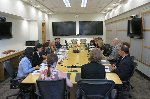 Kinh nghiệm về truyền thông pháp luật, tham vấn ý kiến công chúng và kiểm tra VBQPPL tại Canada