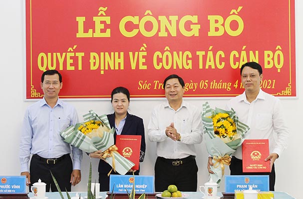 Công bố và trao Quyết định bổ nhiệm chức vụ Phó Giám đốc Sở Tư pháp tỉnh Sóc Trăng
