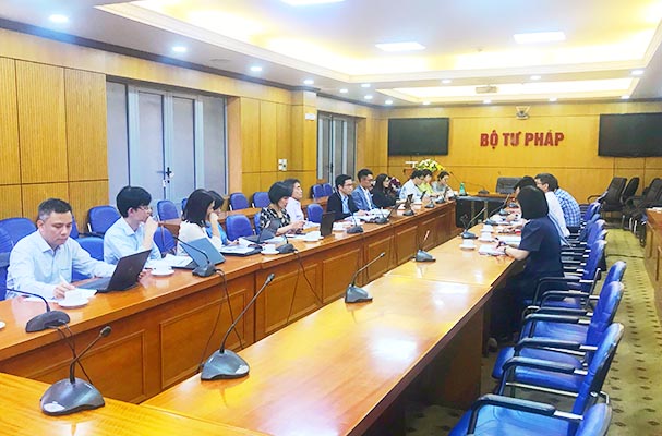Vụ Pháp dân sự - kinh tế làm việc với Diễn đàn doanh nghiệp Việt Nam