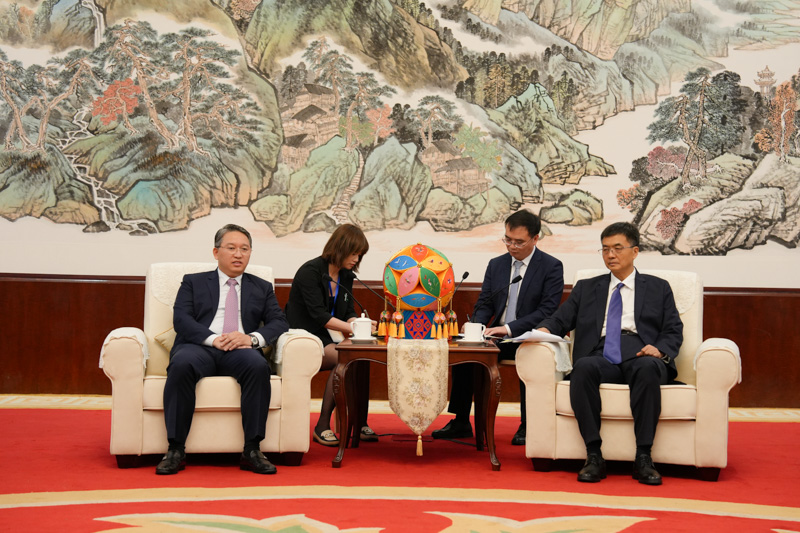 Bộ trưởng Nguyễn Hải Ninh gặp mặt Bí thư Đảng ủy Khu tự trị dân tộc Choang Quảng Tây