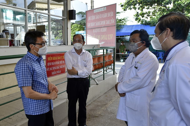 Tất cả BV, thầy thuốc cùng siết chặt tay trên tuyến đầu chống dịch