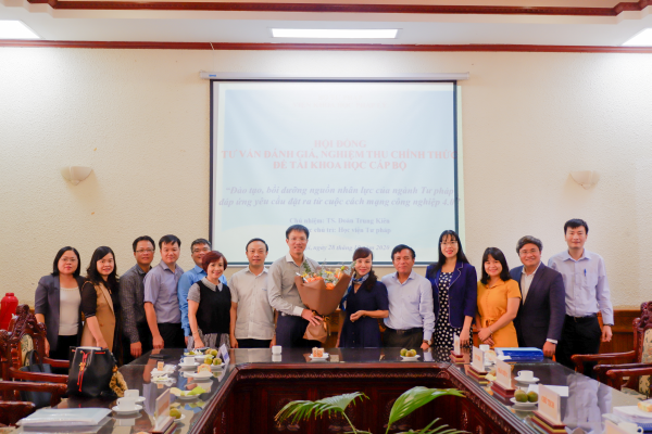 Hội đồng tư vấn đánh giá, nghiệm thu chính thức đề tài khoa học cấp bộ “Đào tạo, bồi dưỡng nguồn nhân lực của ngành Tư pháp đáp ứng yêu cầu đặt ra từ cuộc cách mạng công nghiệp 4.0”