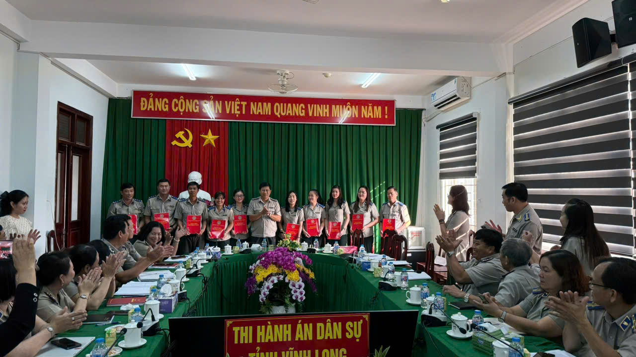 Lễ công bố và trao quyết định bổ nhiệm chấp hành viên sơ cấp