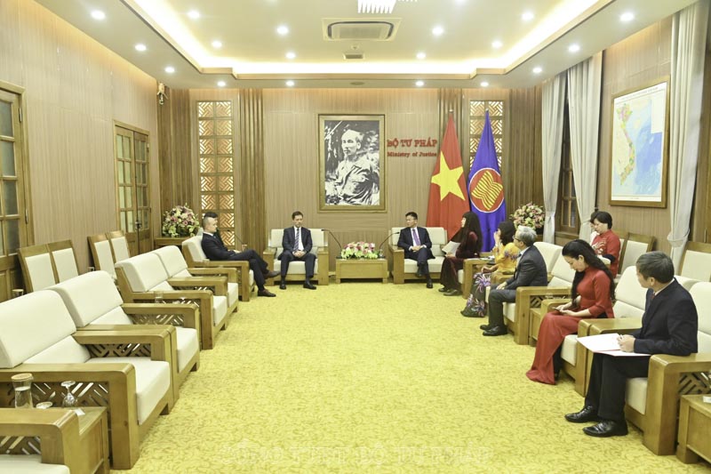 Bộ Tư pháp trao tặng Kỷ niệm chương “Vì sự nghiệp tư pháp”