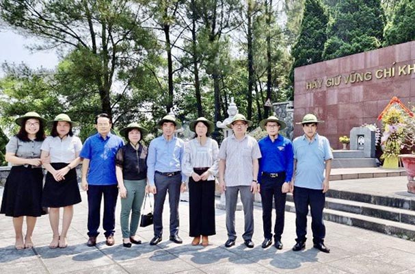 Chi bộ Cục Kiểm tra VBQPPL về với các Địa chỉ đỏ