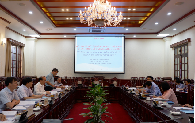 Hội đồng tư vấn đánh giá, nghiệm thu chính thức đề tài khoa học cấp bộ “Nghiên cứu cơ sở lý luận và thực tiễn tiếp tục đổi mới quy trình xây dựng Luật”