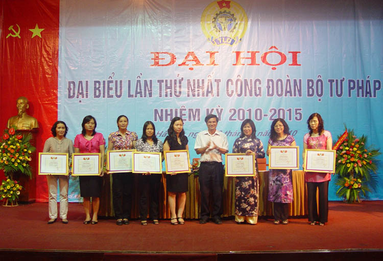 Danh sách khen thưởng