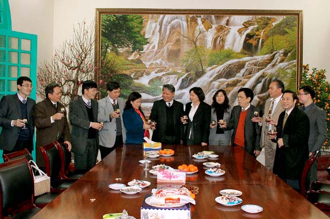 Ministry of Justice pays holiday visit to Office of the National Assembly and Steering Committee for the Central Judicial Reform