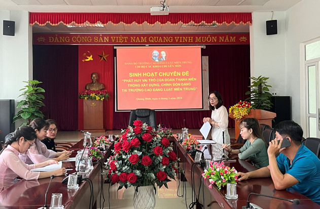 Phát huy vai trò của Đoàn Thanh niên trong xây dựng, chỉnh đốn Đảng tại Trường Cao đẳng Luật miền Trung