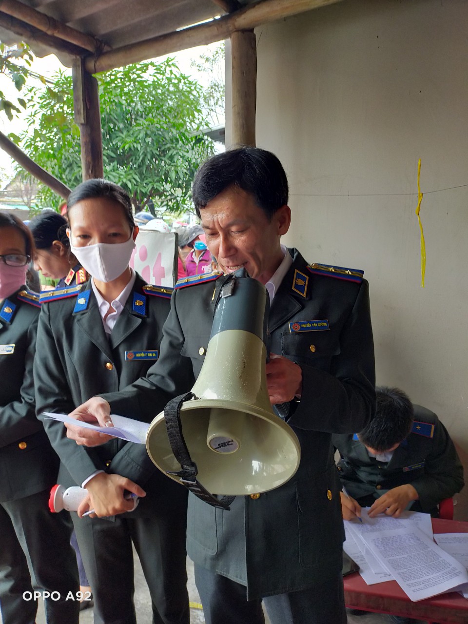 Chi cục THADS thành phố Quảng Ngãi cưỡng chế chuyển giao quyền sử dụng đất và nhà ở