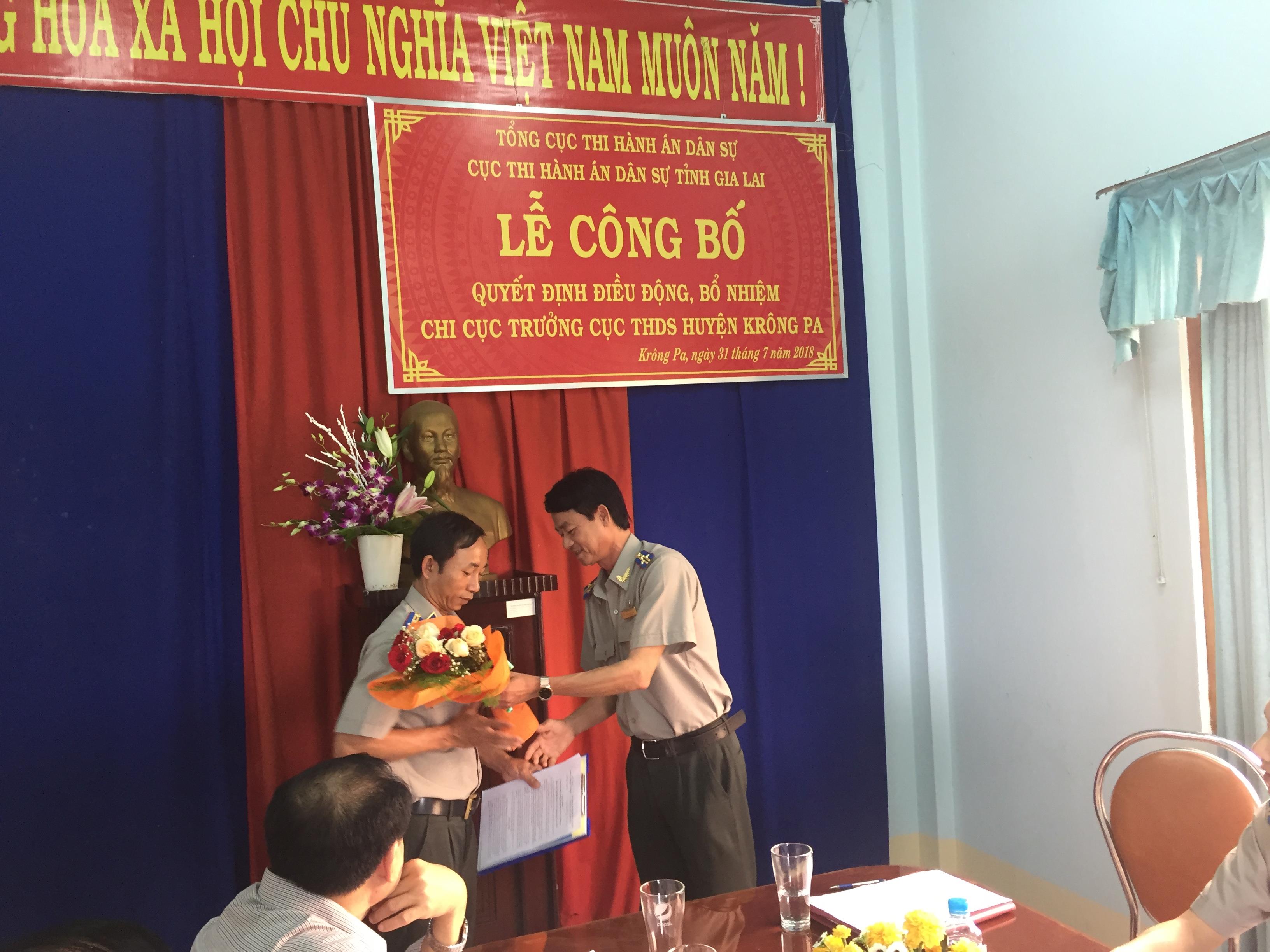 LỄ TRAO QUYẾT ĐỊNH ĐIỀU ĐỘNG, BỔ NHIỆM CHI CỤC TRƯỞNG CHI CỤC THADS HUYỆN KRÔNG PA