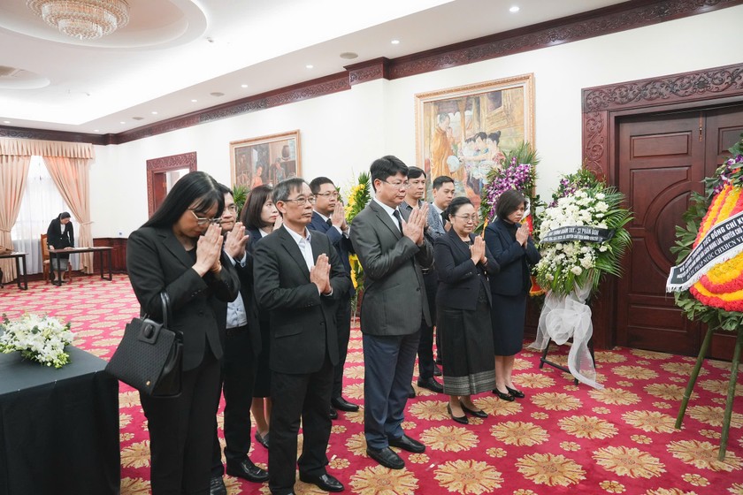 Đoàn Bộ Tư pháp viếng đồng chí Khamtay Siphandone