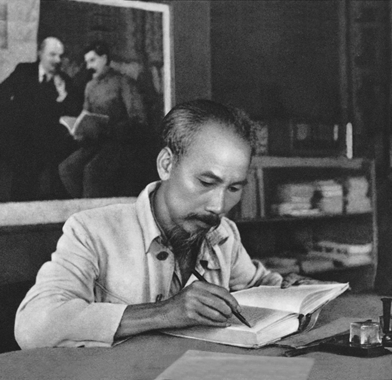 Rèn luyện đạo đức cách mạng như ‘ngọc càng mài càng sáng, vàng càng luyện càng trong’