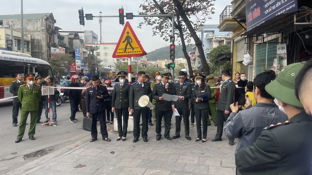 Chi cục Thi hành án dân sự thành phố Hạ Long tổ chức cưỡng chế bàn giao tài sản thi hành án