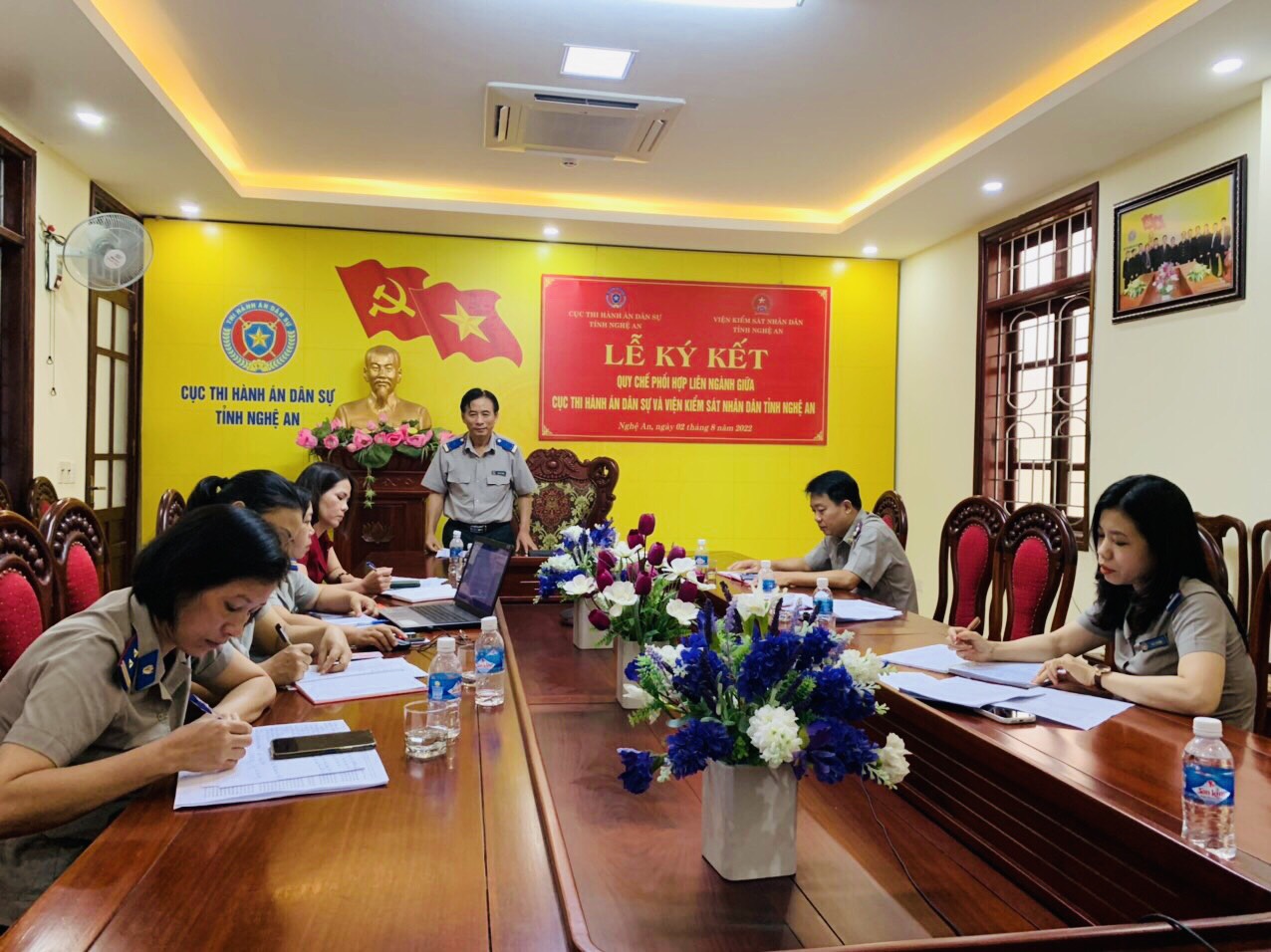 Đảng ủy Khối các cơ quan tỉnh tham dự sinh hoạt Chi bộ định kỳ tại Chi bộ Phòng Kiểm tra, giải quyết khiếu nại, tố cáo thuộc Đảng ủy Cục Thi hành án dân sự tỉnh.