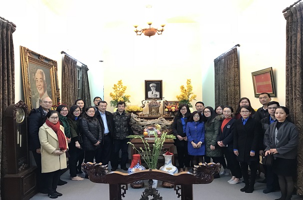 Chi đoàn thanh niên Vụ Các vấn đề chung về xây dựng pháp luật, Bộ Tư pháp tổ chức lễ dâng hương tưởng nhớ Đại tướng Võ Nguyên Giáp nhân dịp tròn 73 năm ngày thành lập Quân đội nhân dân Việt Nam (22/12/1944 – 22/12/2017)