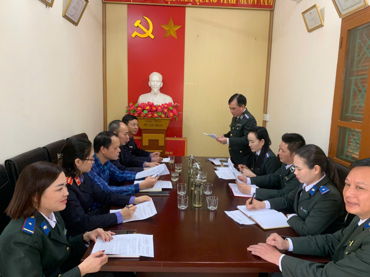 Đồng chí Nguyễn Đông Triều – Chi cục Trưởng Chi cục THADS huyện Đầm Hà báo cáo kết quả công tác THADS, theo dõi THAHC