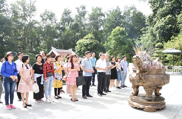 NXB Tư pháp dâng hương tưởng niệm Chủ tịch Hồ Chí Minh và sinh hoạt chuyên đề tại Khu Di tích K9