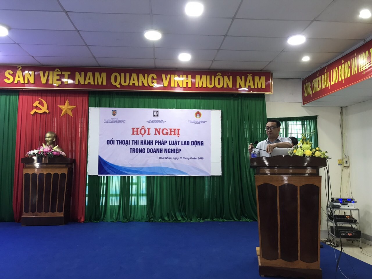 HỘI NGHỊ ĐỐI THOẠI VỀ THỰC HIỆN CHÍNH SÁCH PHÁP LUẬT VỀ LAO ĐỘNG TẠI BÌNH ĐỊNH