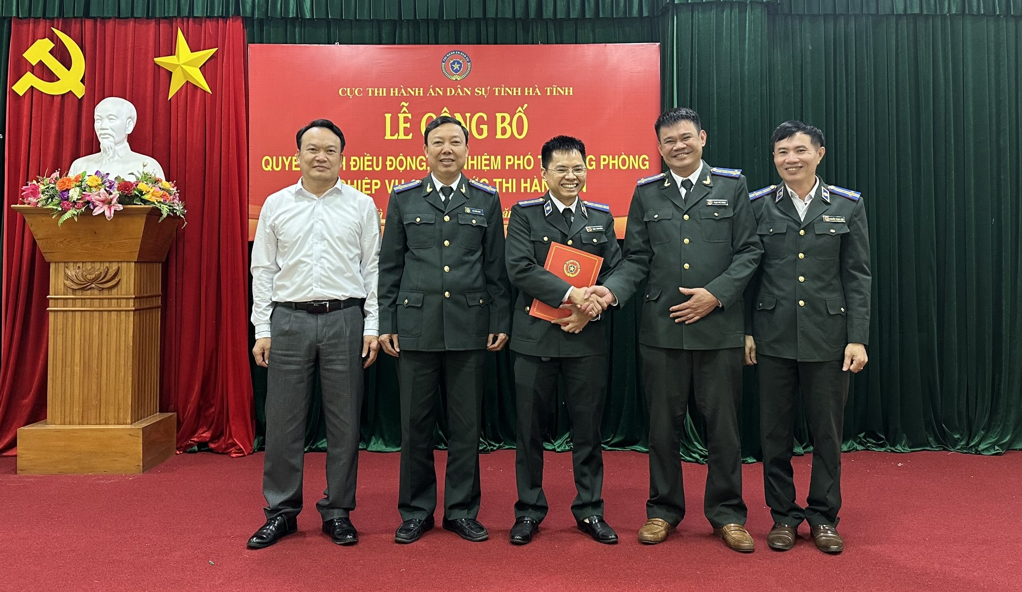 Lễ công bố và trao Quyết định bổ nhiệm Phó trưởng phòng Nghiệp vụ & tổ chức thi hành án