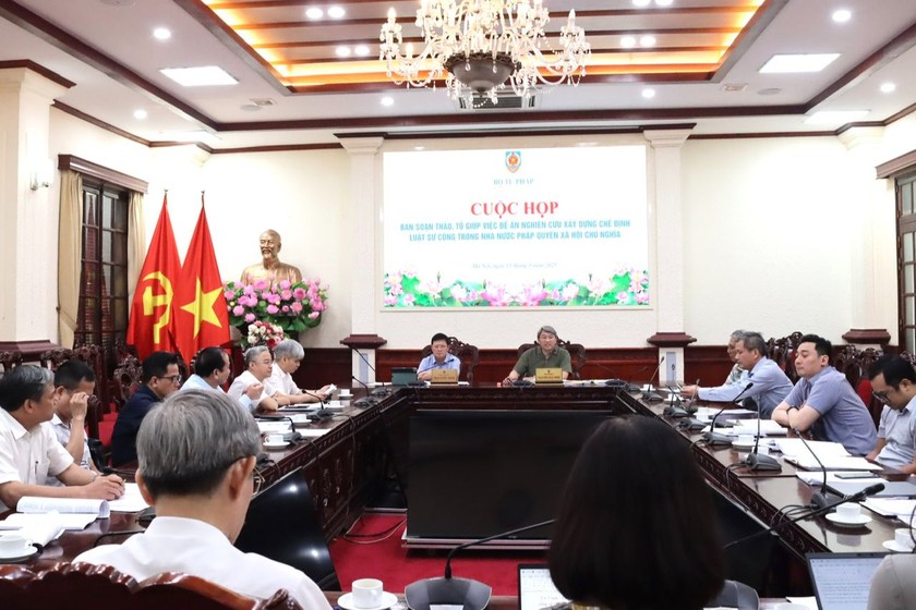 Nghiên cứu xây dựng chế định luật sư công trong Nhà nước pháp quyền XHCN Việt Nam