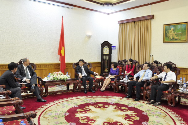 Bộ trưởng Lê Thành Long tiếp xã giao Đại sứ các nước Anh, Italia và Đức