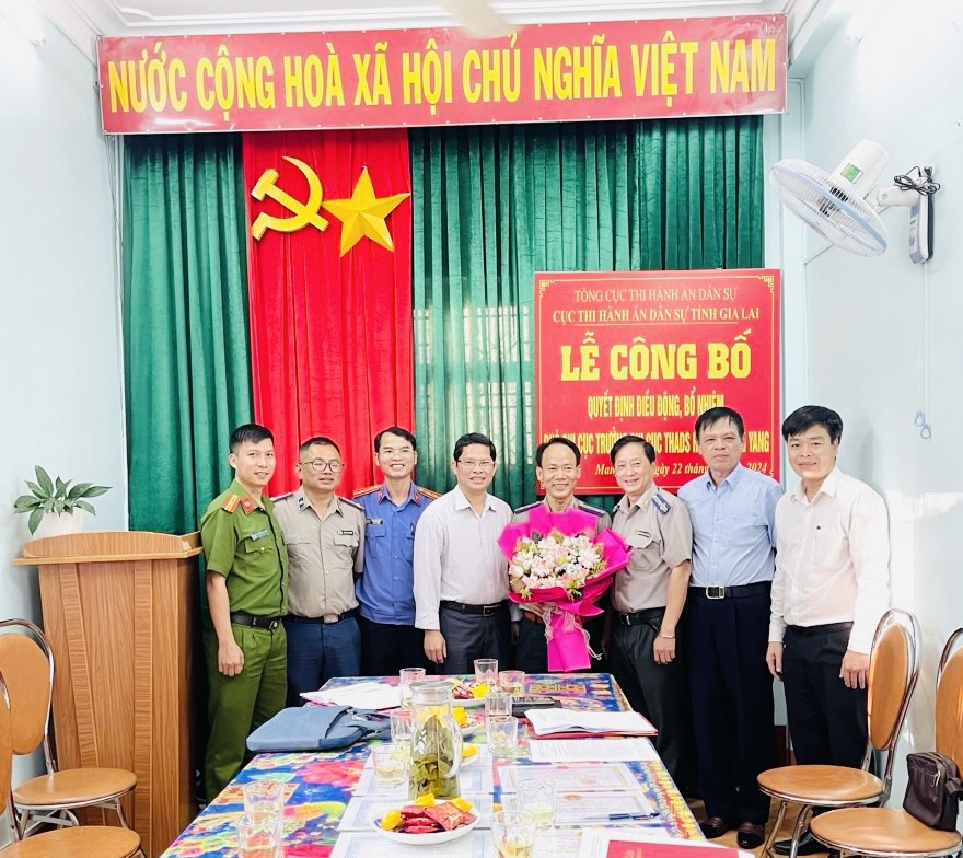 CỤC THI HÀNH ÁN DÂN SỰ TỈNH TỔ CHỨC LÊ TRAO QUYẾT ĐỊNH BỔ NHIỆM VÀO NGẠCH  CHẤP HÀNH VIÊN SƠ CẤP