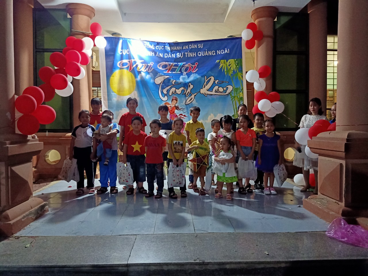 CỤC THI HÀNH ÁN DÂN SỰ TỈNH QUẢNG NGÃI TỔ CHỨC VUI HỘI TRĂNG RẰM NĂM 2019