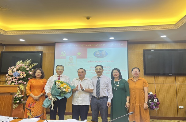 Vụ Các vấn đề chung về xây dựng pháp luật: Đoàn kết xây dựng Chi bộ vững mạnh, phát triển, tiến tới chào mừng 15 năm thành lập Vụ