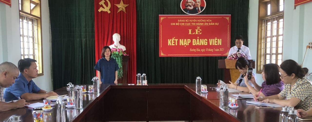 CHI BỘ CHI CỤC THI HÀNH ÁN DÂN SỰ HUYỆN HƯỚNG HÓA TỔ CHỨC LỄ KẾT NẠP ĐẢNG VIÊN