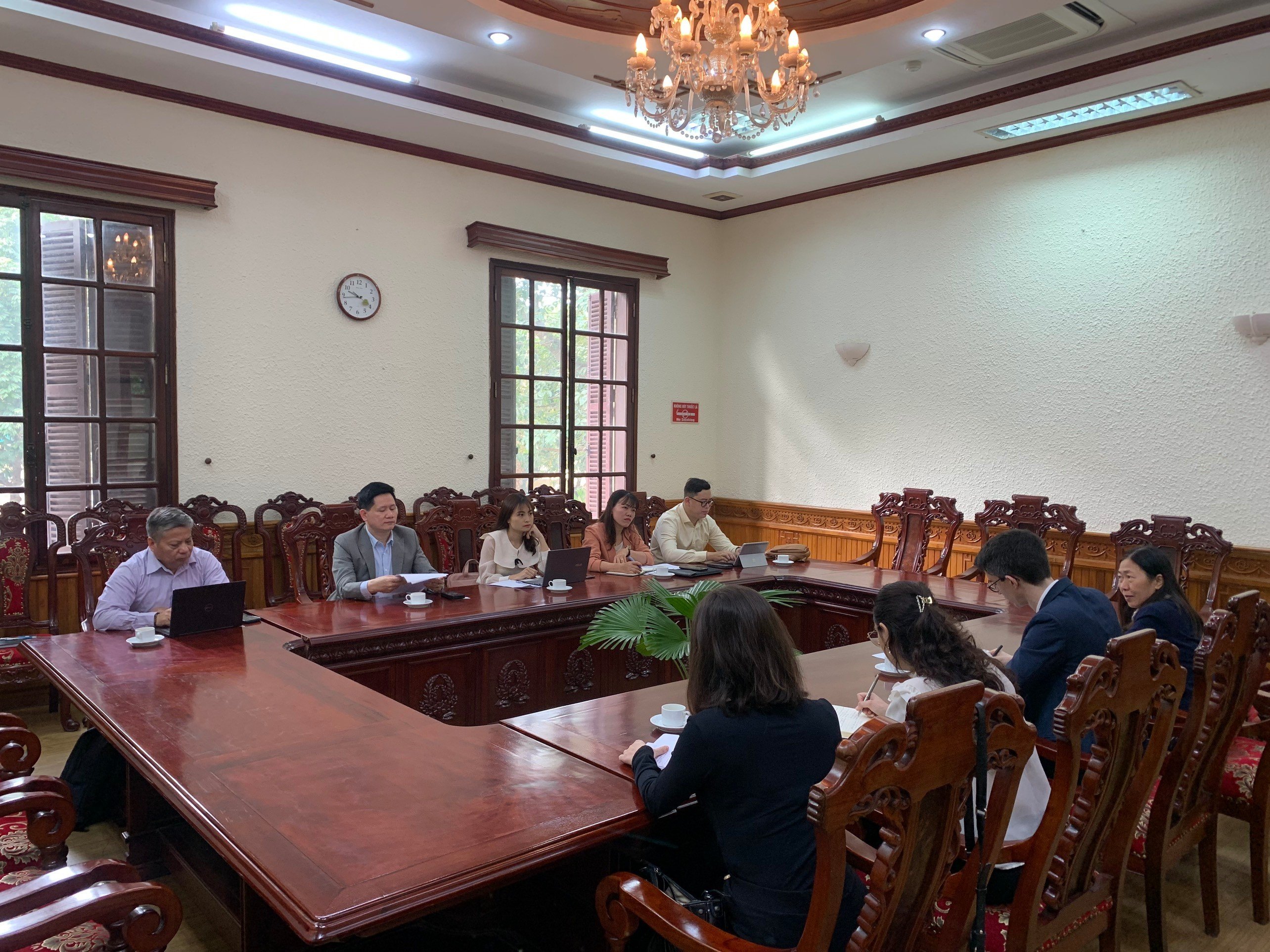 Tiếp và làm việc với ông Jean-Baptiste Tavant, thẩm phán tập sự tại tòa án Thành phố Rouen, Cộng hoà Pháp