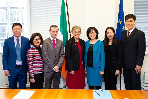 Đoàn công tác liên ngành về nuôi con nuôi thăm và làm việc tại Ailen