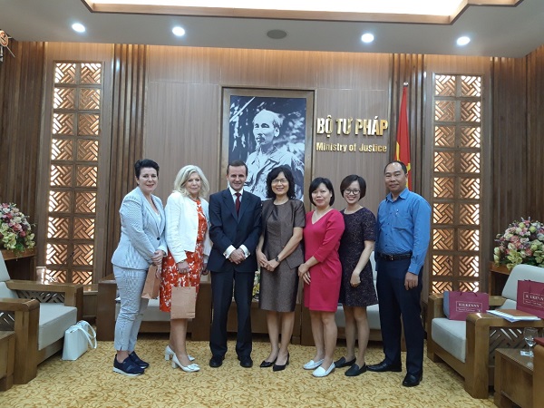 Đoàn công tác của Cơ quan Trung ương về nuôi con nuôi quốc tế của Ai-len đến thăm và làm việc tại Việt Nam