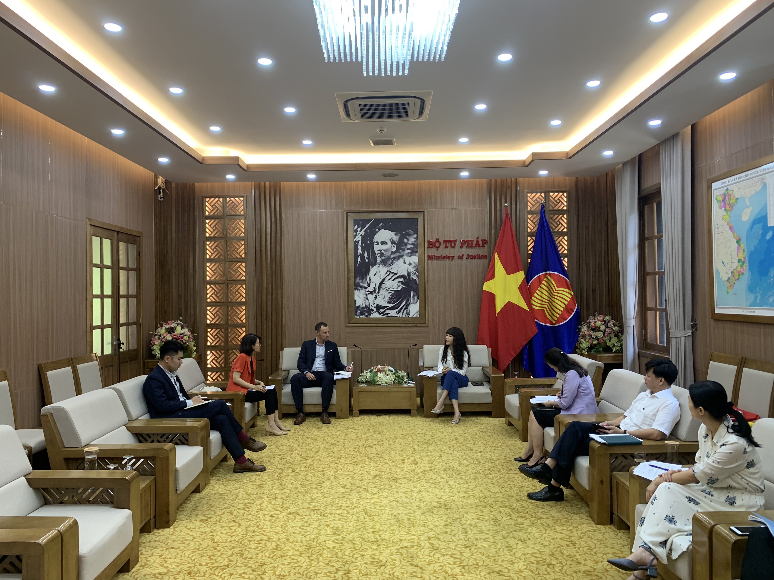 Tiếp và làm việc với ông Michael Siegner, Trưởng đại diện Quỹ Hanns Seidel (HSF) tại Việt Nam