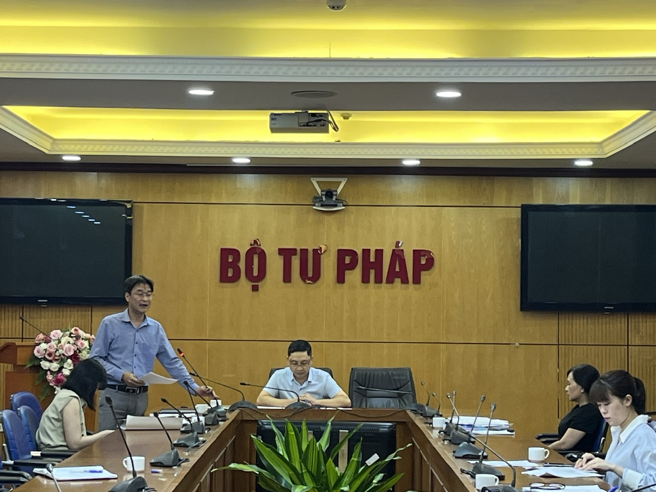 Hội thảo “Hoàn thiện quy trình xây dựng văn bản quy phạm pháp luật ở Trung ương”