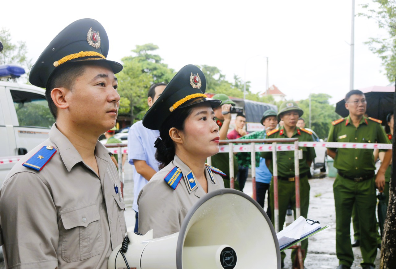 ​CHI CỤC THI HÀNH ÁN DÂN SỰ THÀNH PHỐ MÓNG CÁI TỔ CHỨC CƯỠNG CHẾ THI HÀNH ÁN