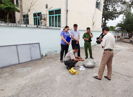 Chi cục THADS huyện Tân Hông tổ chức tiêu hủy vật chứng