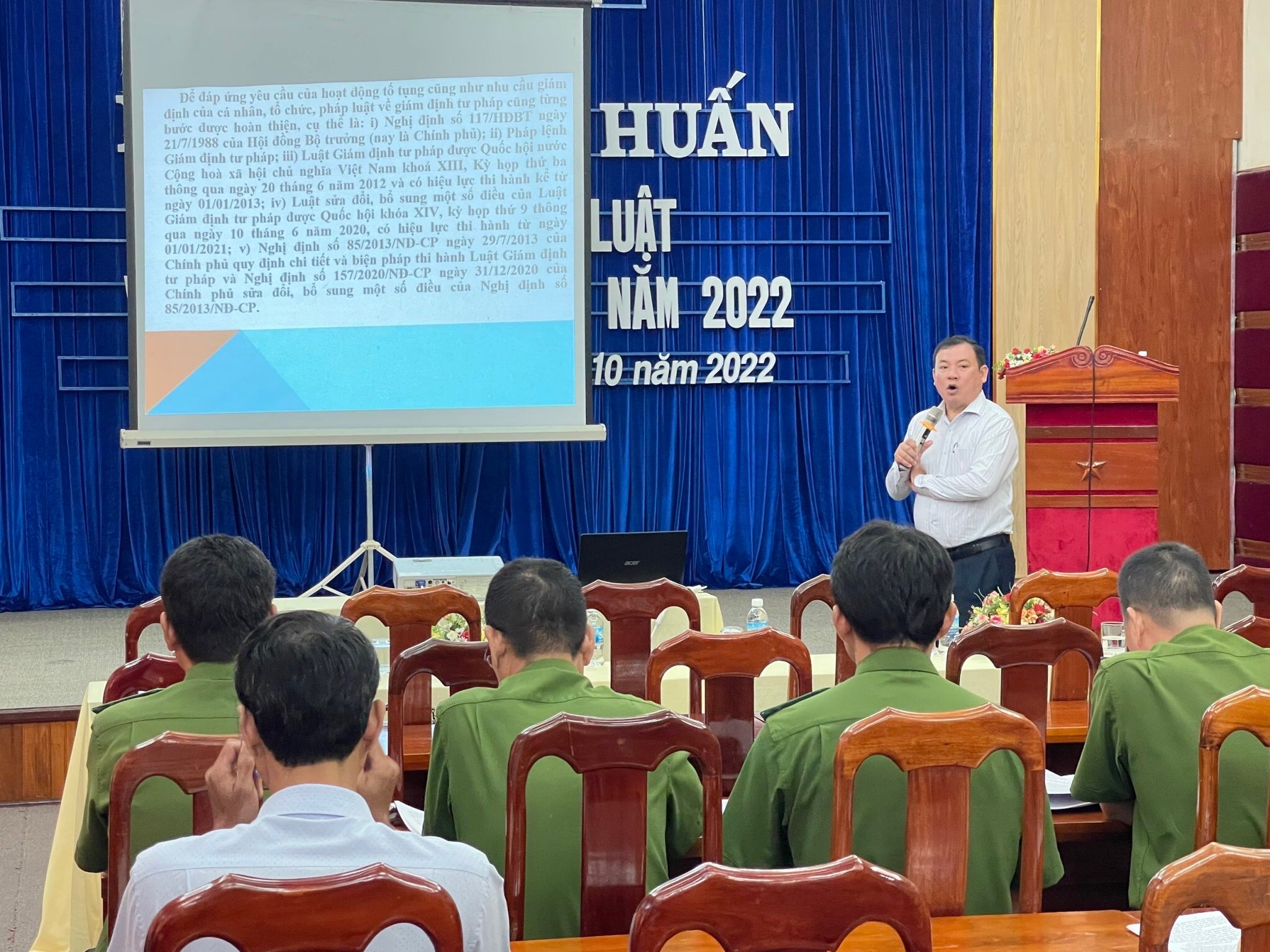 Báo cáo viên trình bày tại lớp tập huấn