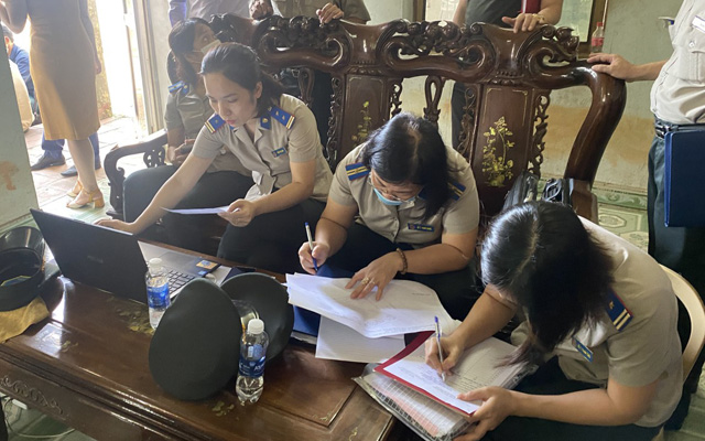 Chi cục THADS thị xã Bỉm Sơn cưỡng chế kê biên tài sản thành công