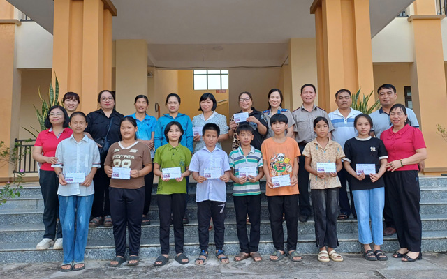 Chi cục THADS thị xã Bỉm Sơn ủng hộ đồng bào bị ảnh hưởng bởi cơn bão số 3