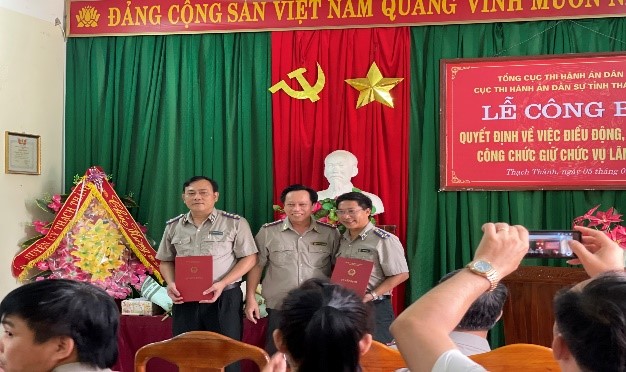 Cục Thi hành án dân sự tỉnh Thanh Hóa trao Quyết định điều động, bổ nhiệm công chức giữ chức vụ lãnh đạo các Chi cục