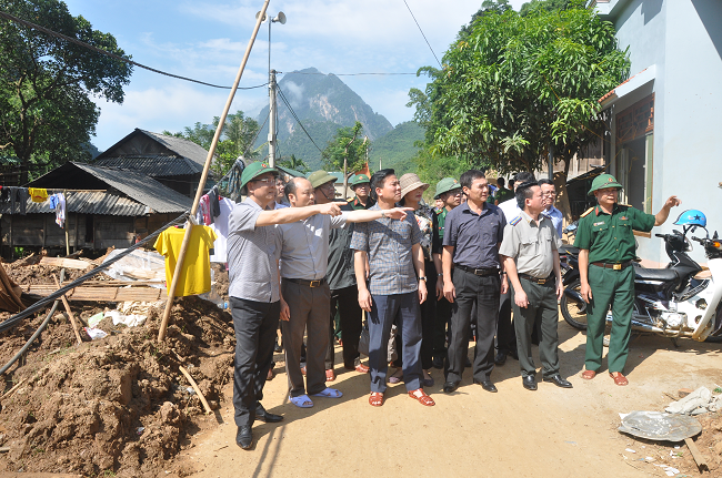 THI HÀNH ÁN DÂN SỰ TỈNH THANH HÓA CHUNG TAY ỦNG HỘ ĐỒNG BÀO VÙNG LŨ TRONG TỈNH