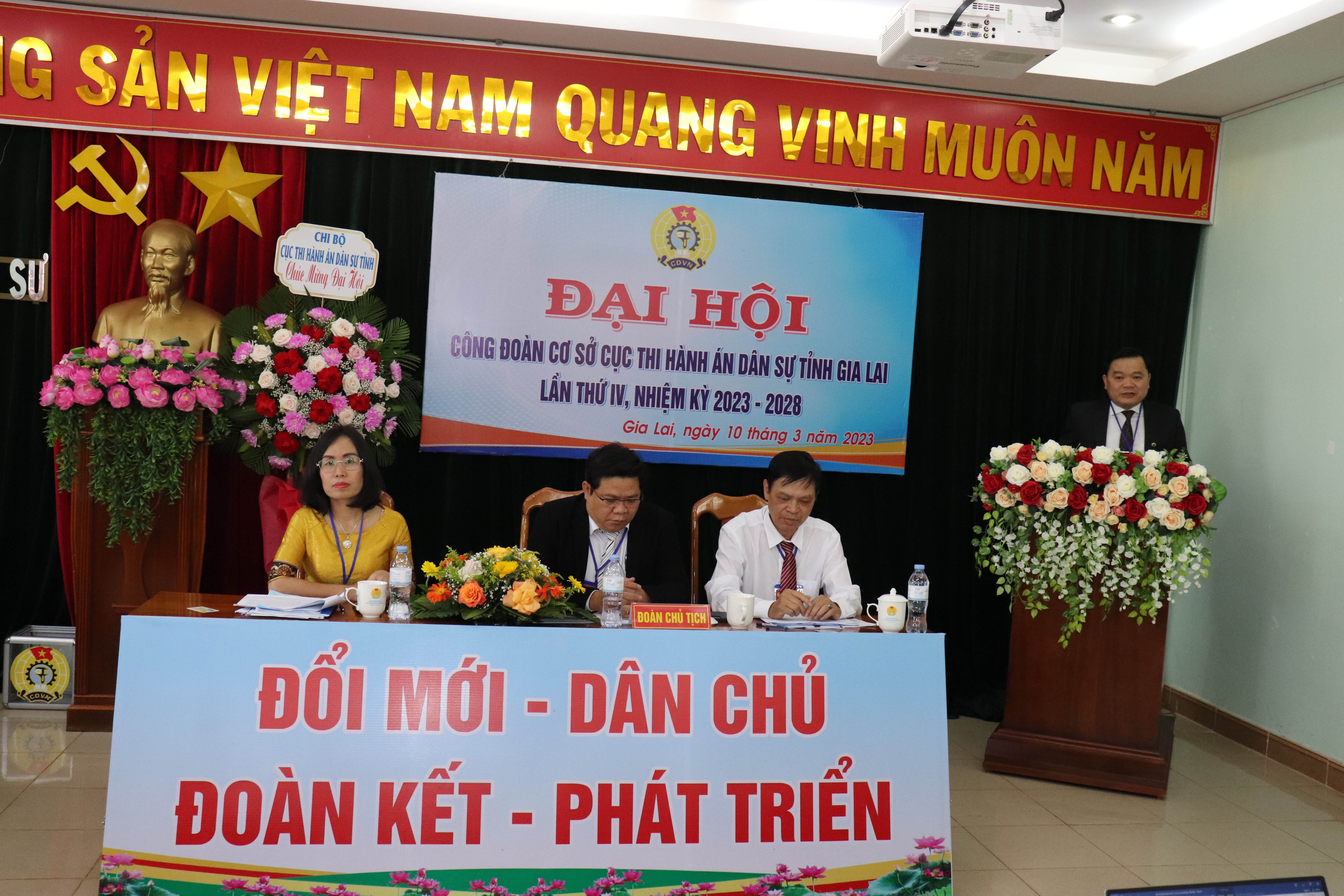 Đồng chí Đào Trọng Giáp - Bí thư Chi bộ phát biểu chỉ đạo Đại hội