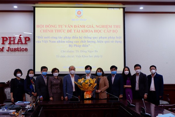 Hội đồng tư vấn đánh giá, nghiệm thu chính thức đề tài khoa học cấp bộ “Đổi mới công tác pháp điển hệ thống quy phạm pháp luật của Việt Nam nhằm nâng cao chất lượng, hiệu quả sử dụng Bộ Pháp điển”